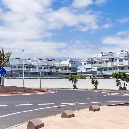 2 Bedrooms By The Ocean With Pool & Backyard *