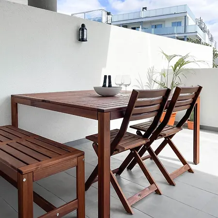 2 Bedrooms By The Ocean With Pool & Backyard *
