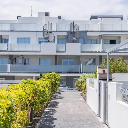 2 Bedrooms By The Ocean With Pool & Backyard דירה