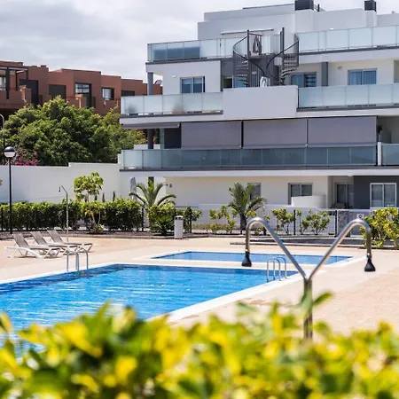 2 Bedrooms By The Ocean With Pool & Backyard דירה גרנדילה דה אבונה