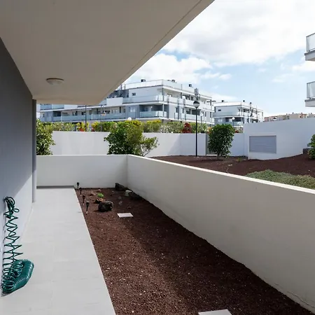 2 Bedrooms By The Ocean With Pool & Backyard *