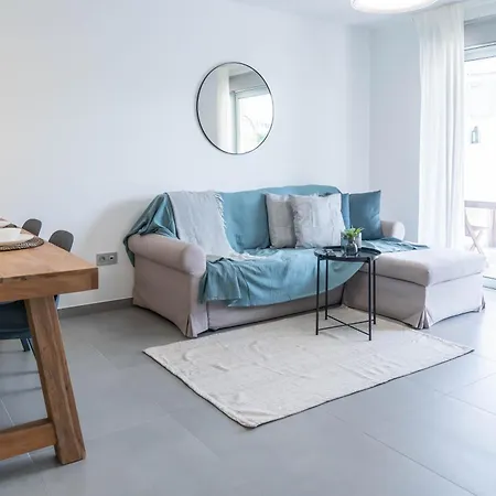 2 Bedrooms By The Ocean With Pool & Backyard דירה *