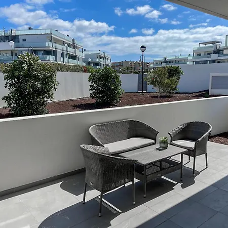 2 Bedrooms By The Ocean With Pool & Backyard