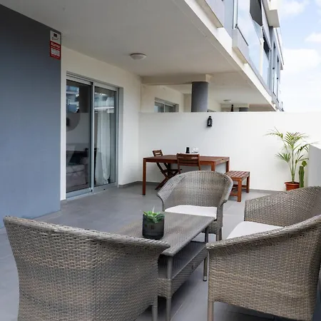 2 Bedrooms By The Ocean With Pool & Backyard דירה
